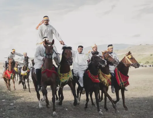Couverture presse : Caballos, gritos zaghareet y danzas ancestrales